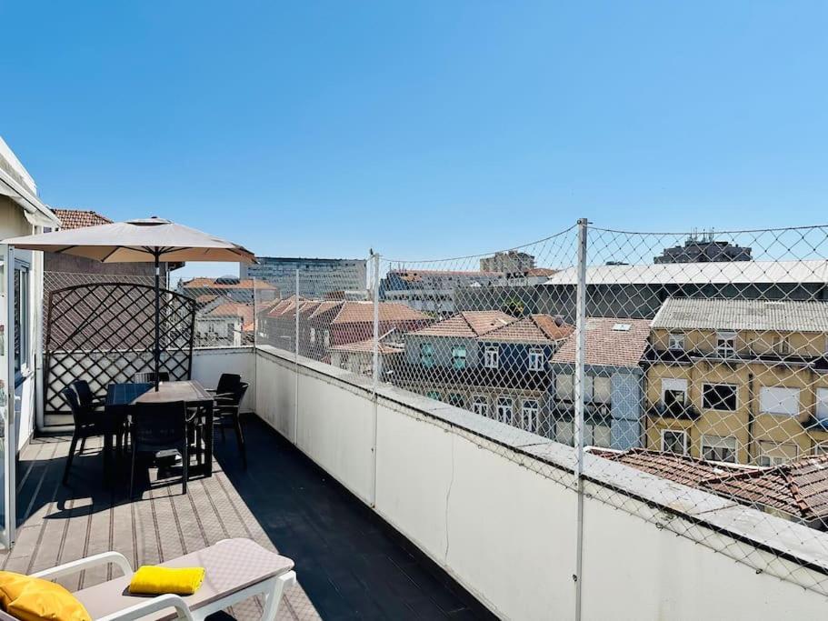 Renovado Com Ac, 2 Wc Completos, Terraco E Garagem Apartment Porto Exterior photo