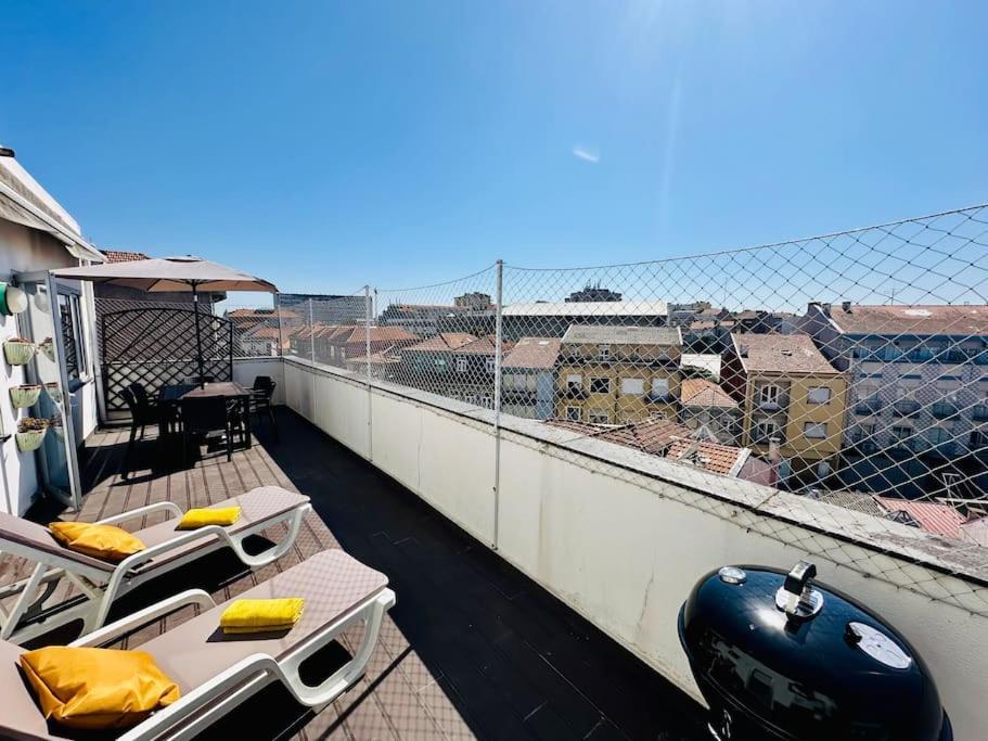 Renovado Com Ac, 2 Wc Completos, Terraco E Garagem Apartment Porto Exterior photo